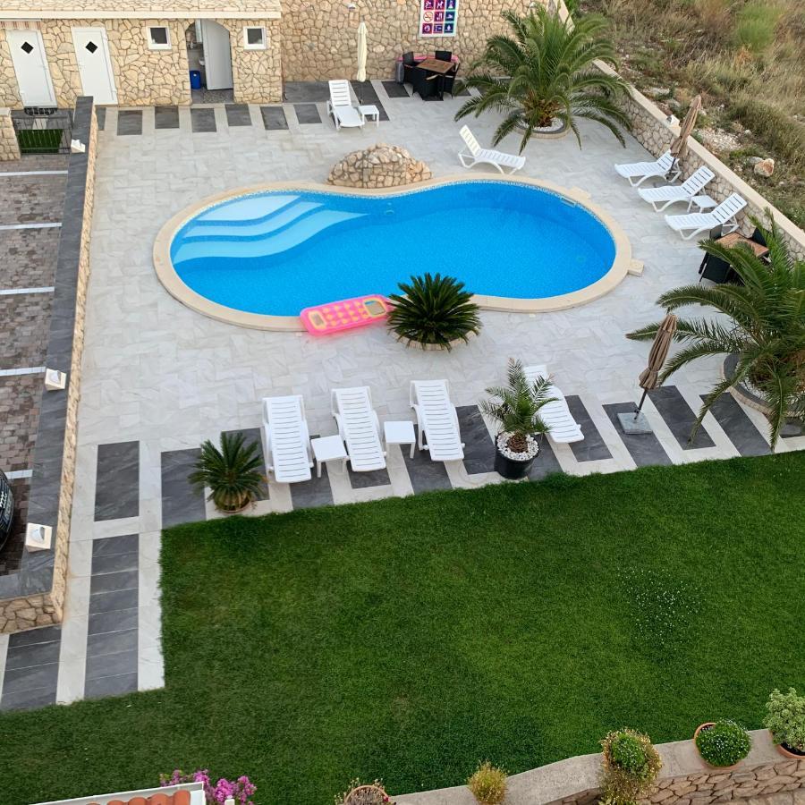 Apartments Albatross Новаля Екстер'єр фото