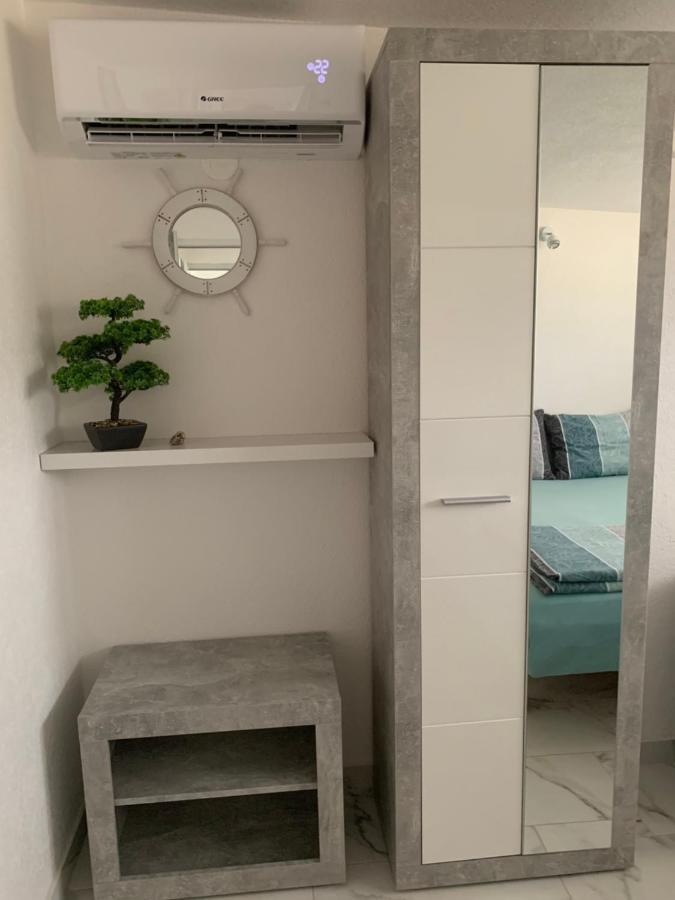 Apartments Albatross Новаля Екстер'єр фото