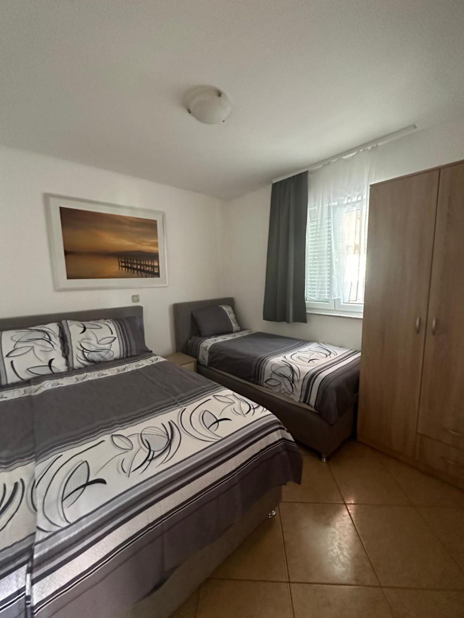 Apartments Albatross Новаля Екстер'єр фото