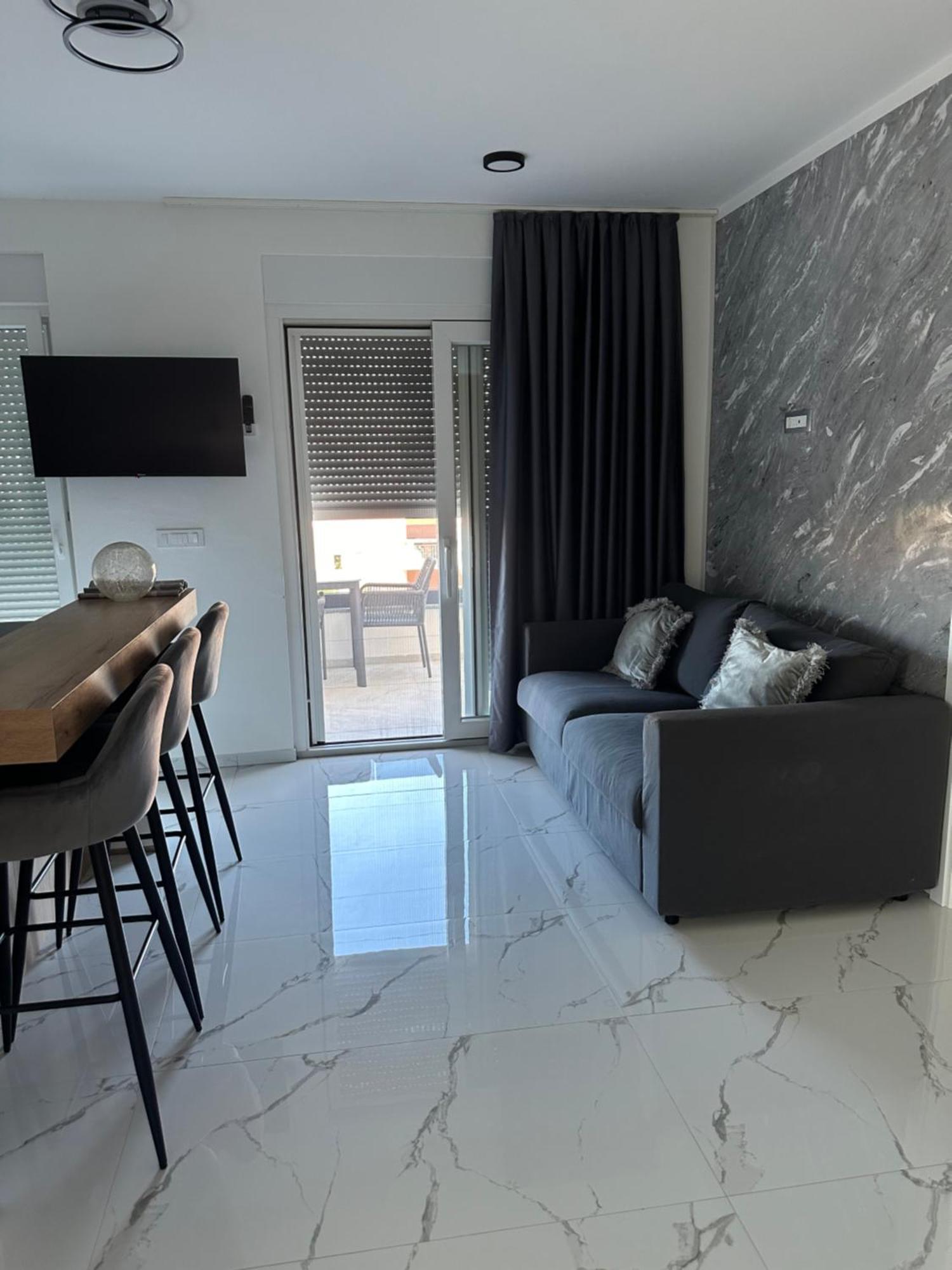 Apartments Albatross Новаля Екстер'єр фото